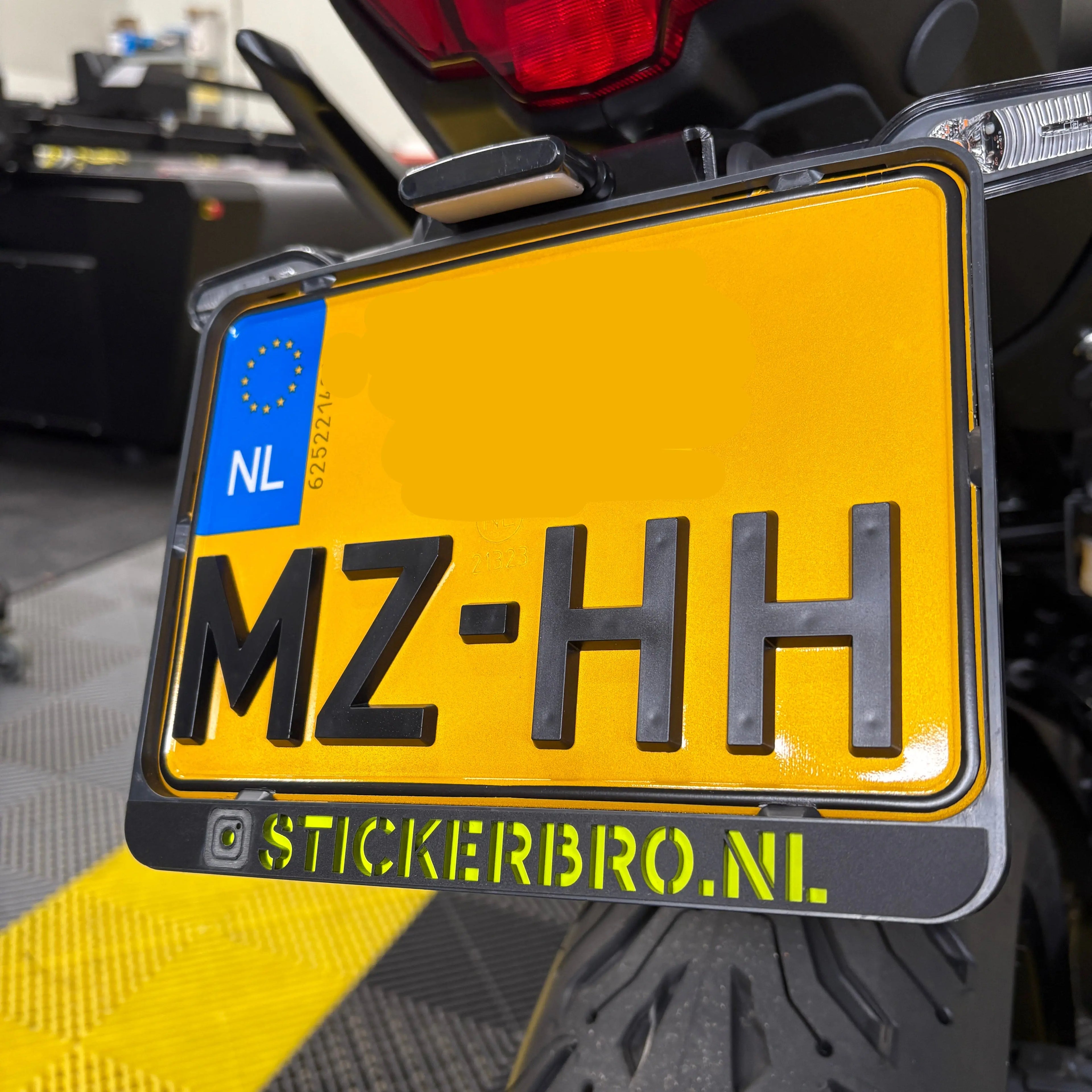 Motor Kentekenhouder 3mm Laser-gesneden Tekst Stickerbro.nl